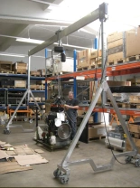 Suwnica bramowa aluminiowa konstrukcja składana - ruchoma, na kołach, w zestawie wraz z wózkiem towarowym (udźwig: 1000 kg, wysokość robocza: 2250-3500mm, długość belki całkowita: 5270mm) 99977425